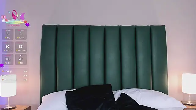 juicy_led_ stripchat live cam model