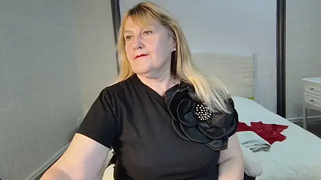 EmmaEllison stripchat live cam model