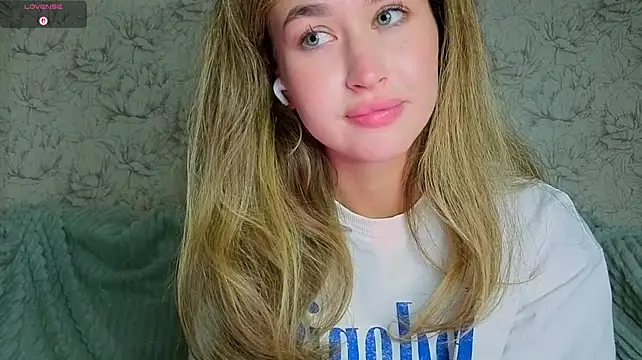 KiraBodrick stripchat live cam model