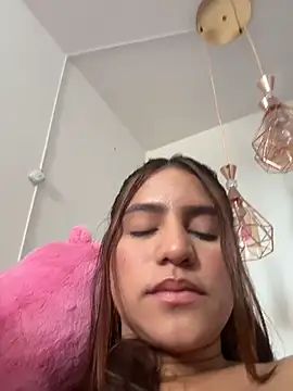 ViankaRose stripchat live cam model