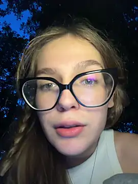 MilliWish stripchat live cam model