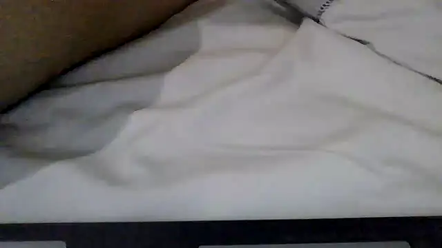 NandaVaz stripchat live cam model