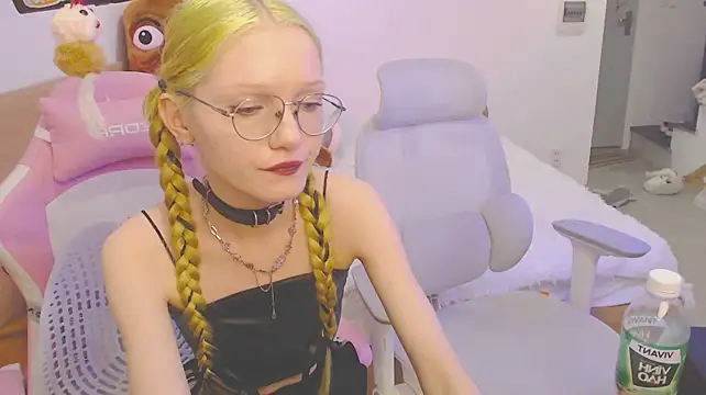blush stripchat live cam model