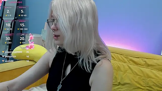 Nika-Smith stripchat live cam model