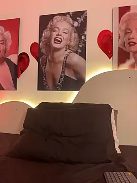 Sarabellinii stripchat live cam model