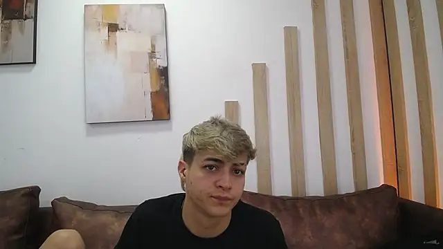 Ari_Stonne stripchat live cam model
