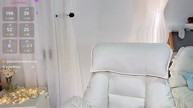 -Nini-- stripchat live cam model