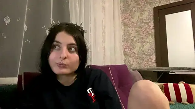 LucyOldershaw stripchat live cam model