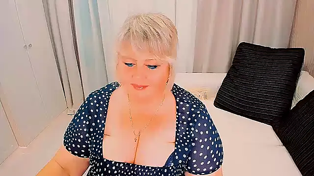 BIGTITSBBW stripchat live cam model