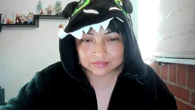 Shaddycute_ stripchat live cam model