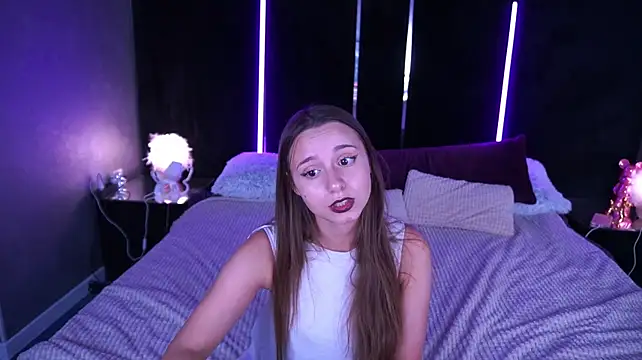 TinyNatalie stripchat live cam model