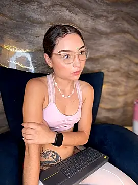 Mia_Luxor stripchat live cam model