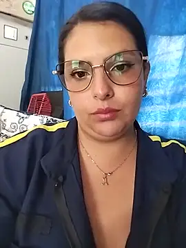 YINNA__24 stripchat live cam model