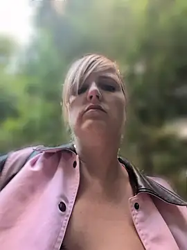 Sexybiene969 stripchat live cam model