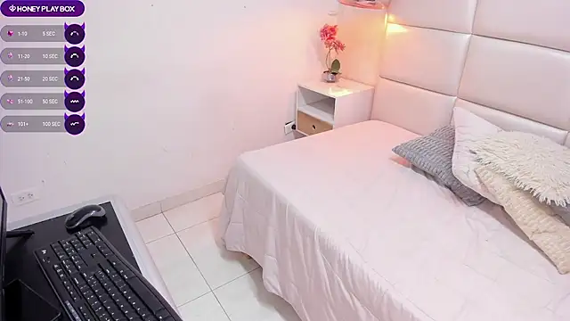 Clhoe_Johnson stripchat live cam model
