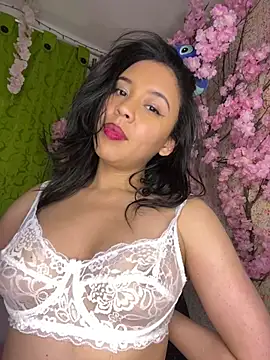 Esmerald_1111 stripchat live cam model