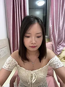 BIGBABYYEYE stripchat live cam model