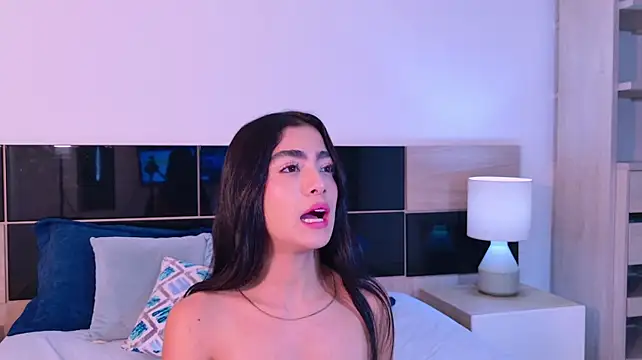 MaluCortes stripchat live cam model