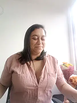 Queen_Yess stripchat live cam model