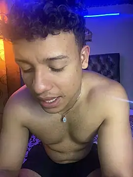 zoronovax stripchat live cam model