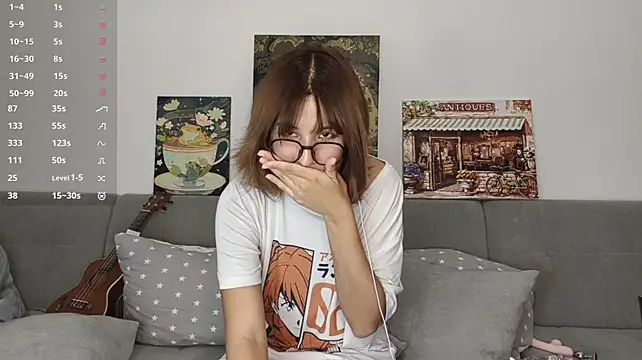 UlaHollars stripchat live cam model