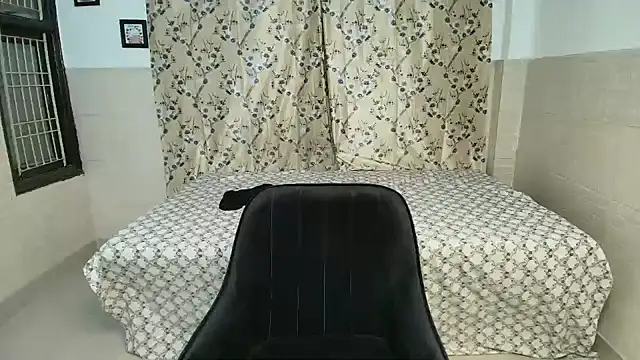 Bold-camlin stripchat live cam model