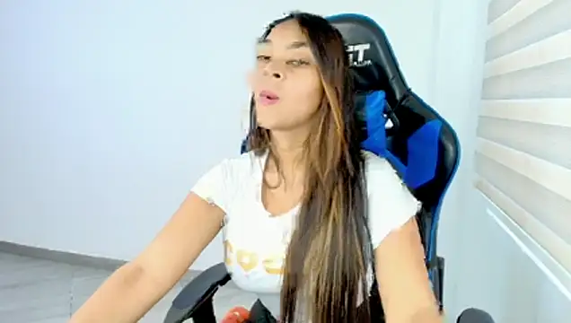sophiax-x stripchat live cam model
