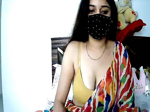 Gloie4u stripchat live cam model
