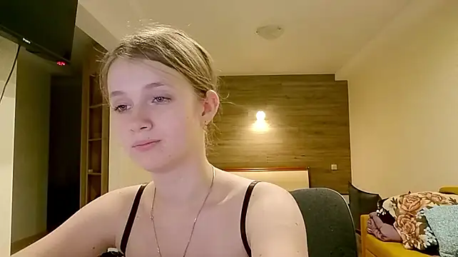 CecilleSollors stripchat live cam model