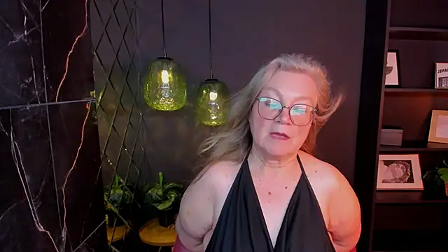 NataliMellow stripchat live cam model