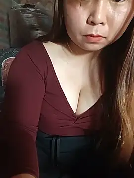 Lavy-bivi stripchat live cam model