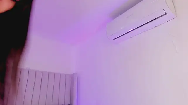 sarah-bonneth stripchat live cam model