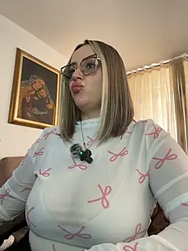 CurvyLust_x stripchat live cam model
