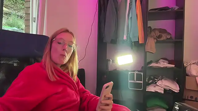 DouceMarine stripchat live cam model
