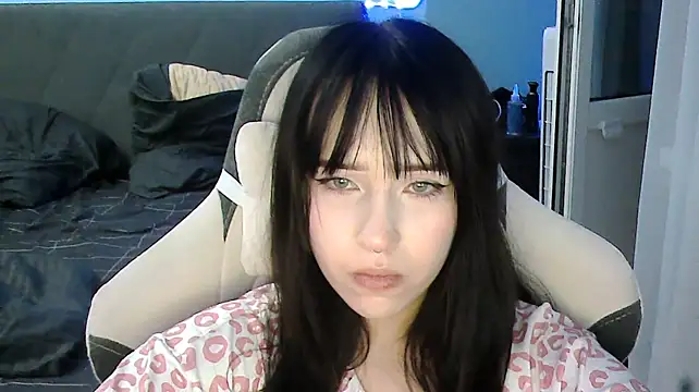 EvaHurt stripchat live cam model
