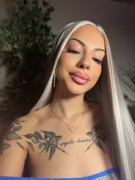DollyRuby stripchat live cam model