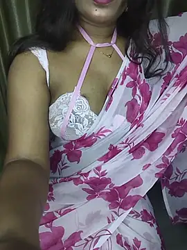 Piyu_xxx stripchat live cam model