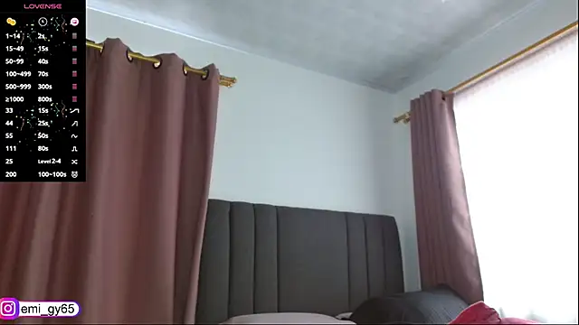 emilyn_grey1 stripchat live cam model