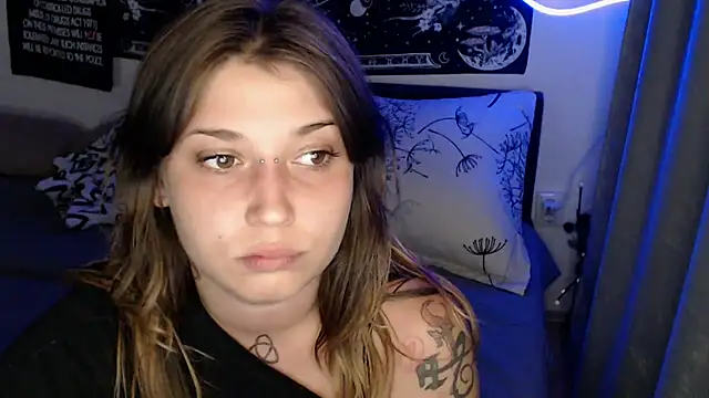 AlienforTwenty stripchat live cam model