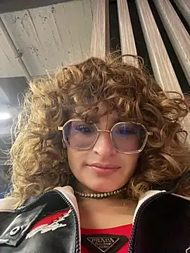Emily_fiori stripchat live cam model