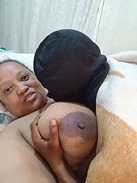 BBW123MILF stripchat live cam model