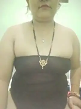 nikkyguddi stripchat live cam model