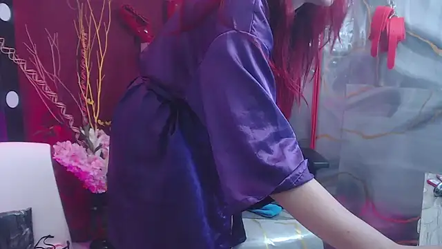 Queenscarlettsecret stripchat live cam model