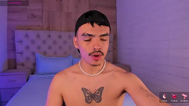 NicoKingg1_ stripchat live cam model