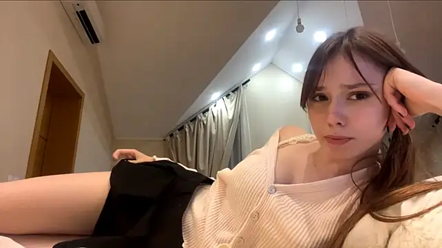 mollyrealay stripchat live cam model