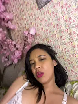 Esmerald_1111 stripchat live cam model