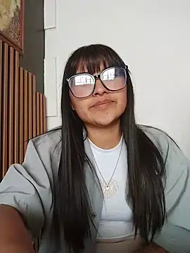 Emily-7 stripchat live cam model