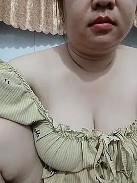 VyOanh2K stripchat live cam model