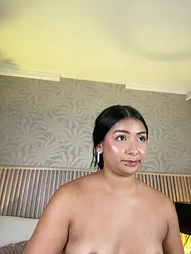 MeganCruzGB stripchat live cam model