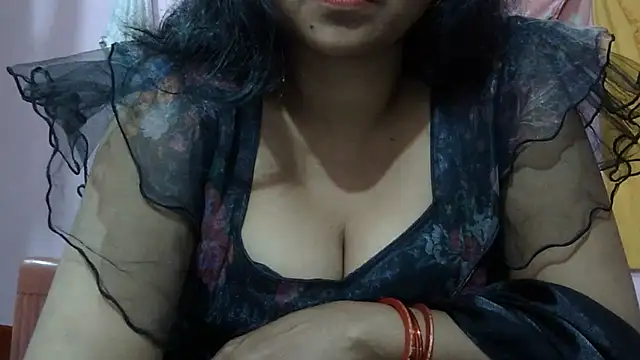 Pooja-suman stripchat live cam model